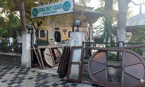 Söke’de Tarihi İlyas Bey (Koca) Camii’nin Ahşap Pencereleri Yenilendi