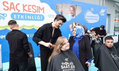 Sosyal Medya Fenomenlerinden Engelli Bireylere Yönelik Saç Kesim Etkinliği