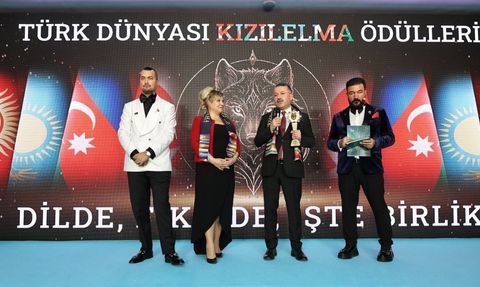Sosyalfest, Türk Dünyası Kızıl Elma Ödülleri'nde 'Yılın En İyi Sosyal Sorumluluk Projesi' seçildi