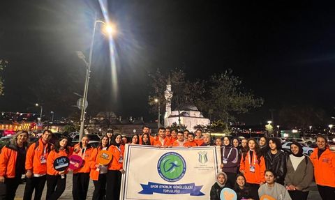 SUBÜ öğrencileri 47’nci İstanbul Maratonu'nda Start Cheer Zone'da görev yaptı