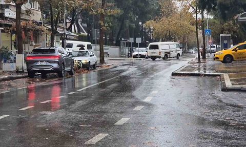 Süleymanpaşa’da Sağanak Yağış Cadde ve Sokaklarda Etkili Oldu