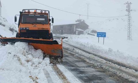 Tanin Geçidi'nde Yol Açma Çalışmaları Sürüyor