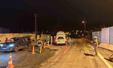 Tatvan’da jandarma ve polis ortak uygulamada: çok sayıda kişi ve araç sorgulandı