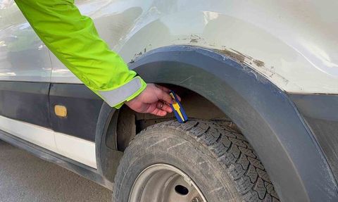Tatvan'da kış lastiği denetimleri: 147 araç kontrol edildi
