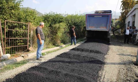 Tekerlekli Sandalyesiyle Zorlanan Ali için Sokak Asfaltlandı