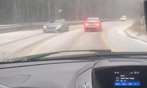 Uludağ’da kar yağışı başladı, zirve beyaza büründü