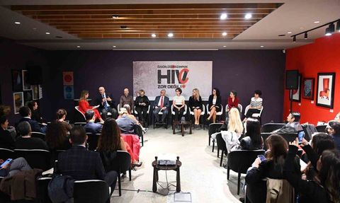Uzmanlar Dünya AIDS Günü Öncesi Erken Tanının Hayati Öneme Sahip Olduğunu Vurguladı