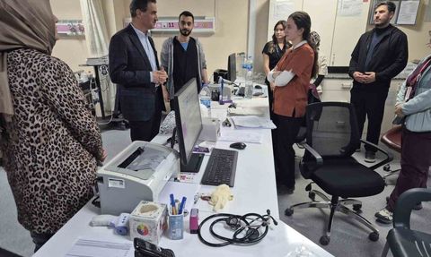 Vali Baruş, Kelkit’te zehirlenme şüphesiyle hastaneye kaldırılan 29 öğrenciyi ziyaret etti