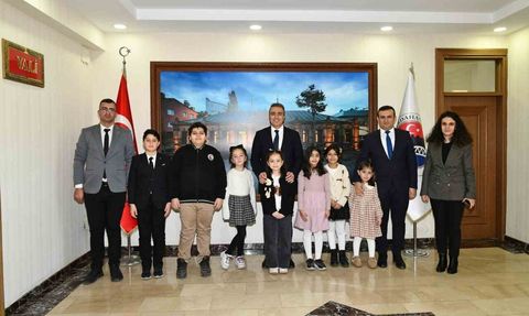 Vali Çiçek, Dünya Çocuk Hakları Günü'nde çocukları makamında ağırladı