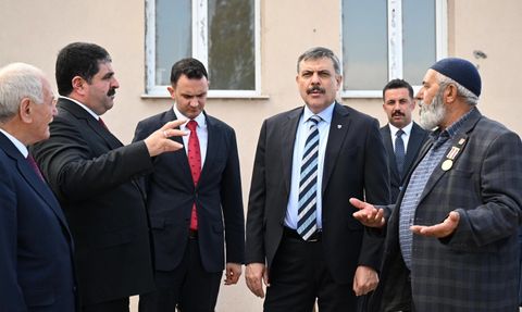 Vali Mustafa Çiftçi Köprüköy'de İncelemelerde Bulundu