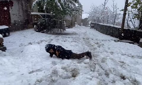 Van-Bahçesaray'da Kar Yağışı ve Ulaşım Zorluğu