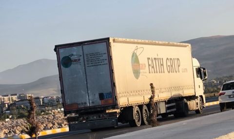 Van’da 12 kilometrelik sahil yolu çökme tehlikesiyle karşı karşıya