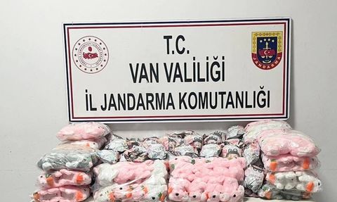 Van'da jandarmadan operasyon: 1.868 paket kaçak sigara ve 244 parça eşya ele geçirildi