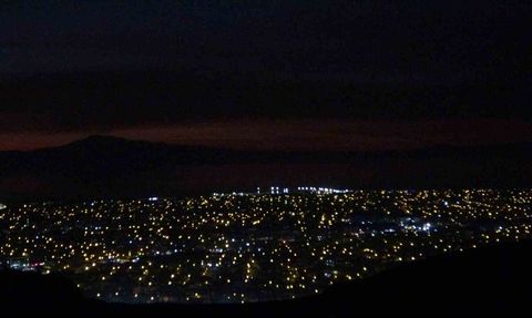 Van'da Kartpostallık Günbatımı: Gökyüzü Kızıl Tonlara Büründü