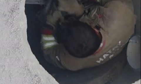 Yavru Köpek Rögarın İçinden Kurtarıldı