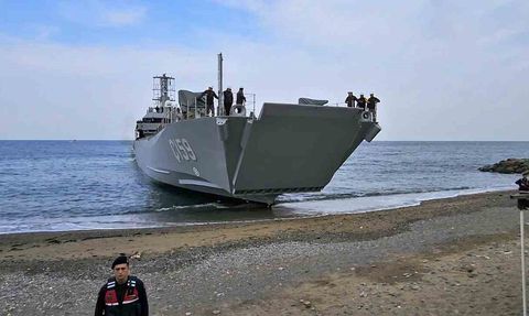 Yeni Tip Çıkarma Gemisi Ç-159 Esenköy Kıyısında Test Edildi