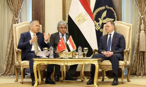 Yerlikaya Mısır'da Mahmud Tevfik ile görüştü