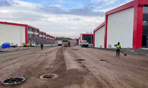 Yeşilyurt Oto Sanayi Sitesi'nde üst yapı çalışmaları hızlandı, kuralar yakında çekilecek