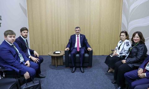 Yılmaz, COP30 için gittiği Belém’de Ahmed eş-Şara ile görüştü