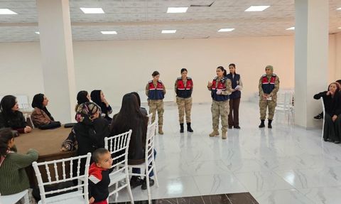 Yüksekova’daki kadın güvenlik güçleri KADES’i Esendere’de tanıttı