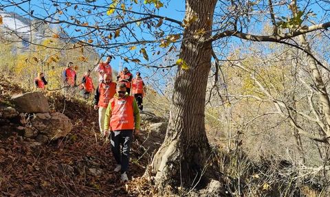Yüksekova Yeşiltaş'ta erozyonla mücadele için fidan dikme etkinliği