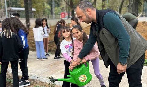 Zonguldak Üzülmez İlkokulu'nda Fidan Dikimi
