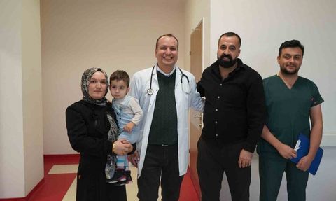 1,5 Yaşındaki Bebeğin Yuttuğu 3 Mıknatıs Bağırsak Delinmesine Yol Açtı