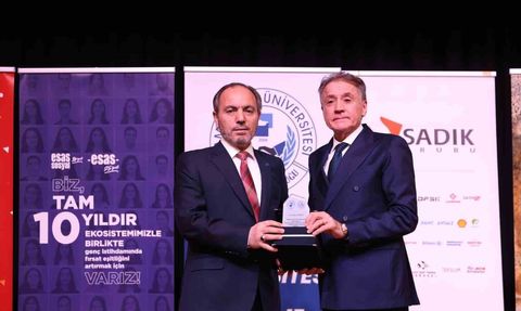 11. İş Dünyasında Hedef: Girişimcilik ve Liderlik Programı gençlerle profesyonelleri bir araya getirdi