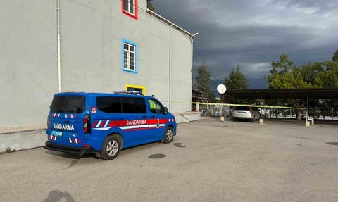 12 yaşındaki öğrenci okul müdürünü vurdu — Anamur'da okul bahçesinde saldırı