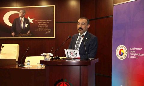Abdulkadir Konukoğlu: Genç Girişimcilere Öneriler ve Tekstil Değerlendirmesi