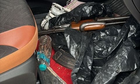 Adana'da araçta AK-47 bulundu, 2 şüpheli tutuklandı