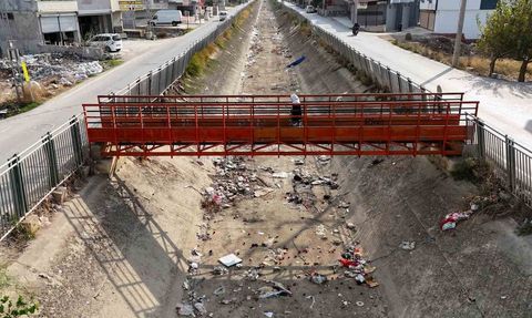 Adana’da Kuraklık Sonrası Sulama Kanalları Çöplüğe Döndü