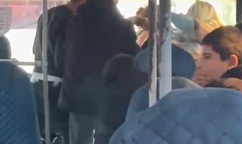 Adana'da otobüste kavga: Şoför ile kadın yolcu birbirine saldırdı