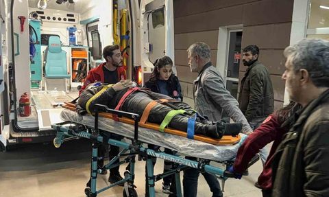 Adıyaman'da iki araç çarpıştı: 2 kişi yaralandı