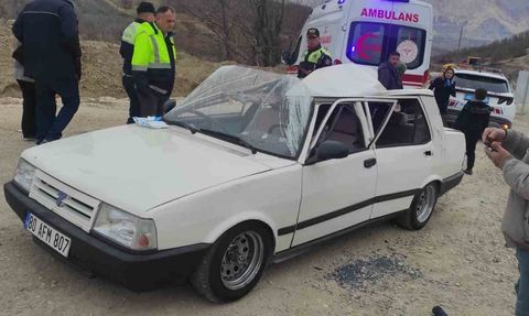 Adıyaman'da otomobil-kepçe çarpışması: 2 yaralı