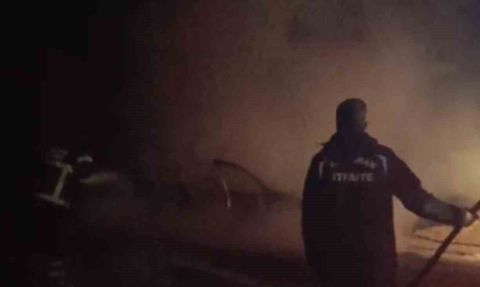 Adıyaman'da seyir halindeki otomobil alev alıp kullanılamaz hale geldi