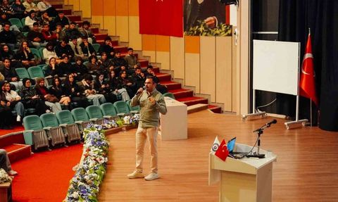 ADÜ'de 'Temel Yapay Zeka ve Etkili İstem Yazımı' iki günlük eğitim tamamlandı