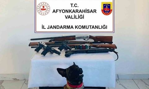 Afyonkarahisar'da jandarmadan ruhsatsız silah operasyonu