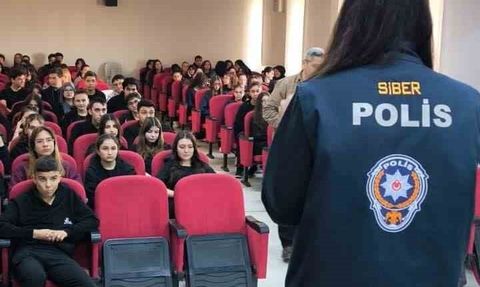 Afyonkarahisar Polisi 'SİBERAY' ile Yaklaşık 500 Kişiye İnternet Eğitimi