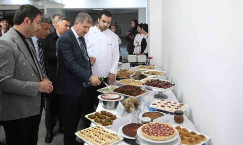 AİÇÜ'de 'Topraktan Sofraya Pancarın Zarafeti' etkinliğinde 20 pancar ürünü tanıtıldı