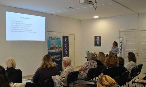 Akran Zorbalığı: Çeşme'de Ebeveynler İçin Bilinçlendirme Semineri