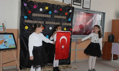 Altıntaş İstiklal İlkokulu'nda 'Çocuk Şiirleri Okumaları' etkinliği