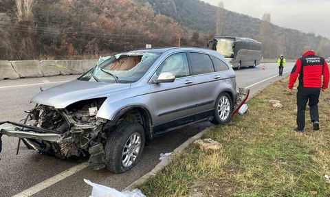 Amasya'da lastik patladı, otomobil takla attı: 3 yaralı