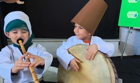 Anamur'da minikler Mevlana'yı andı