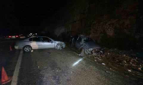 Antalya Turunçova-Elmalı yolunda iki otomobil çarpıştı — 4 yaralı