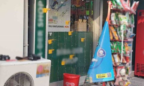 Aydın Efeler'de işyerine silahlı saldırı: Dükkan 12 kurşunla vuruldu