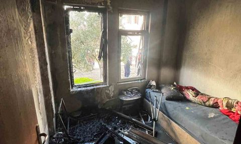 Ayvalık Altınova’da çıkan ev yangını evi küle çevirdi