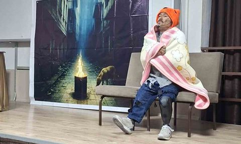 Ayvalıklı Engelli Oyuncu Ercan Kubaş'ın "Yalnız Bir Adamın Hikayesi" Afyon'da