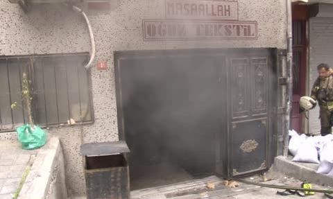 Bağcılar'da tekstil atölyesinde yangın — maddi hasar oluştu