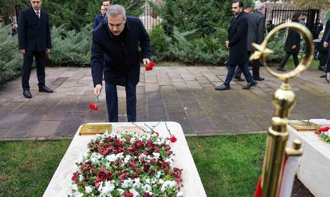 Bakan Fidan, 16. Büyükelçiler Konferansı öncesi Dışişleri Şehitliği’ni ziyaret etti